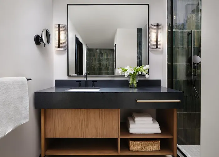 Standard Queen Room Hearing accessible